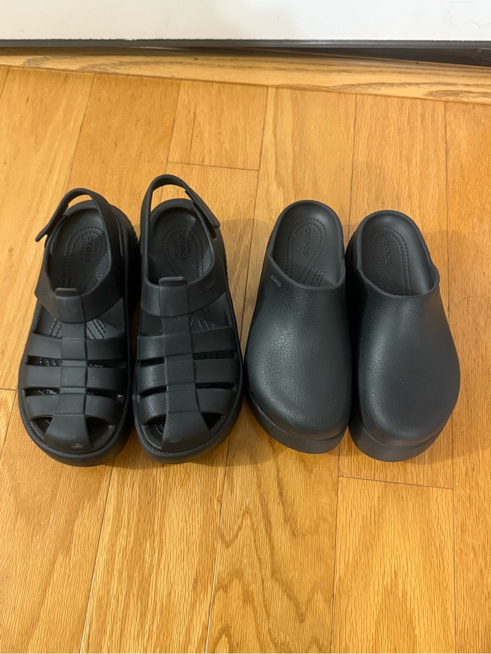 Crocs women’s size 6 bundle (Dylan’s platform & Fisherman stomp)